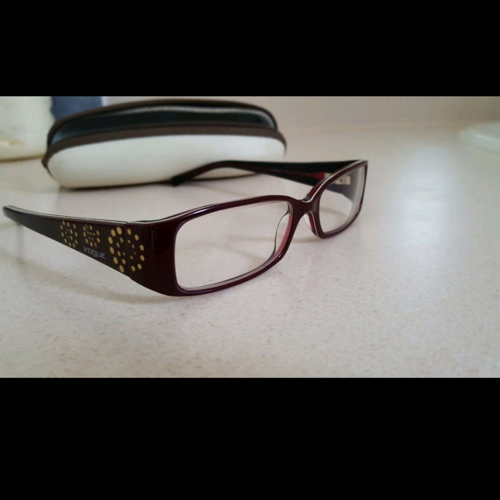 Bordeaux VOGUE glasses + case